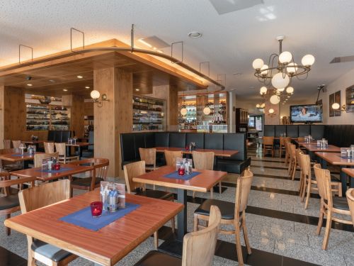 <p>Der gemütliche Frühstücksraum im Hotel Conti.</p>