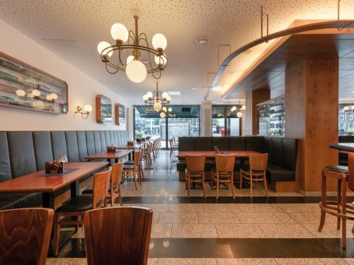 <p>Lassen Sie den Tag mit einem kühlen Getränk im Conti Bistro ausklingen.</p>