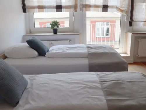 <p>Unsere Doppelzimmer mit zwei Einzelbetten.</p>