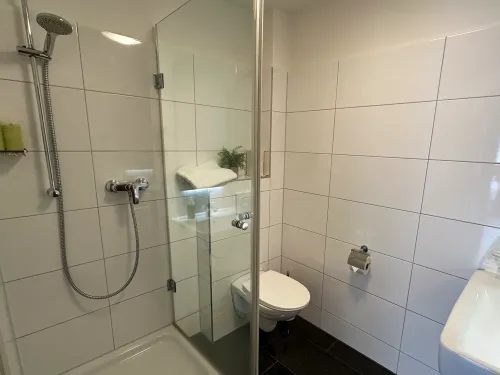<p>Einige unserer Badezimmer sind frisch renoviert.</p>