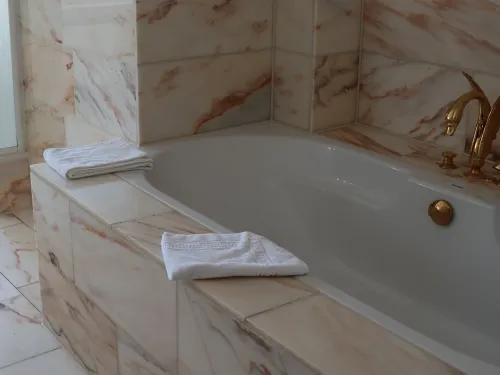 <p>Erholen Sie sich bei einem warmen Bad. Handtücher stellen wir selbstverständlich zur Verfügung.</p>