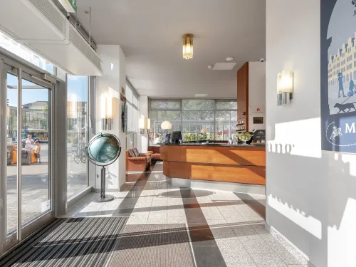 <p>Unser Personal an der Rezeption im nahe gelegenen Hotel Conti ist rund um die Uhr für Sie da.</p>